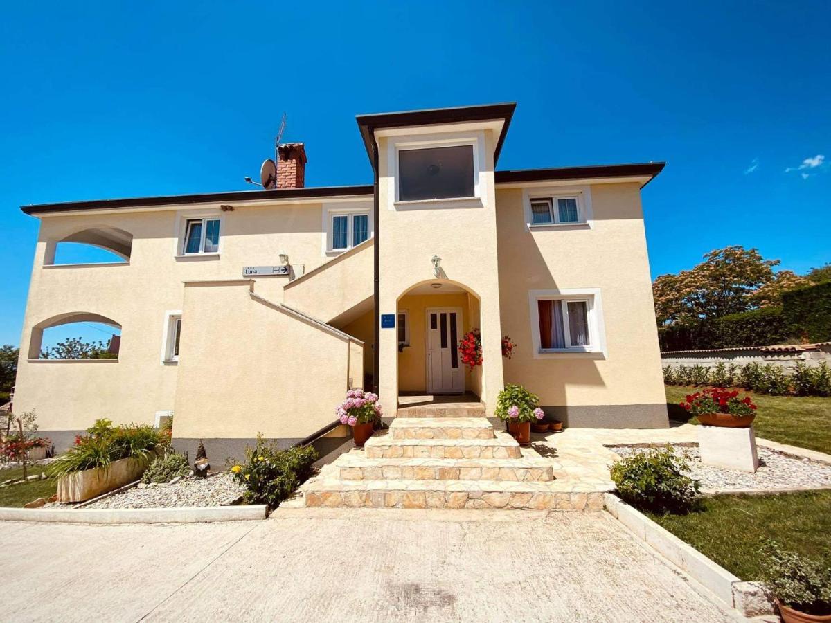 Apartman Luna Sveti Lovrec Pazenaticki Exterior foto