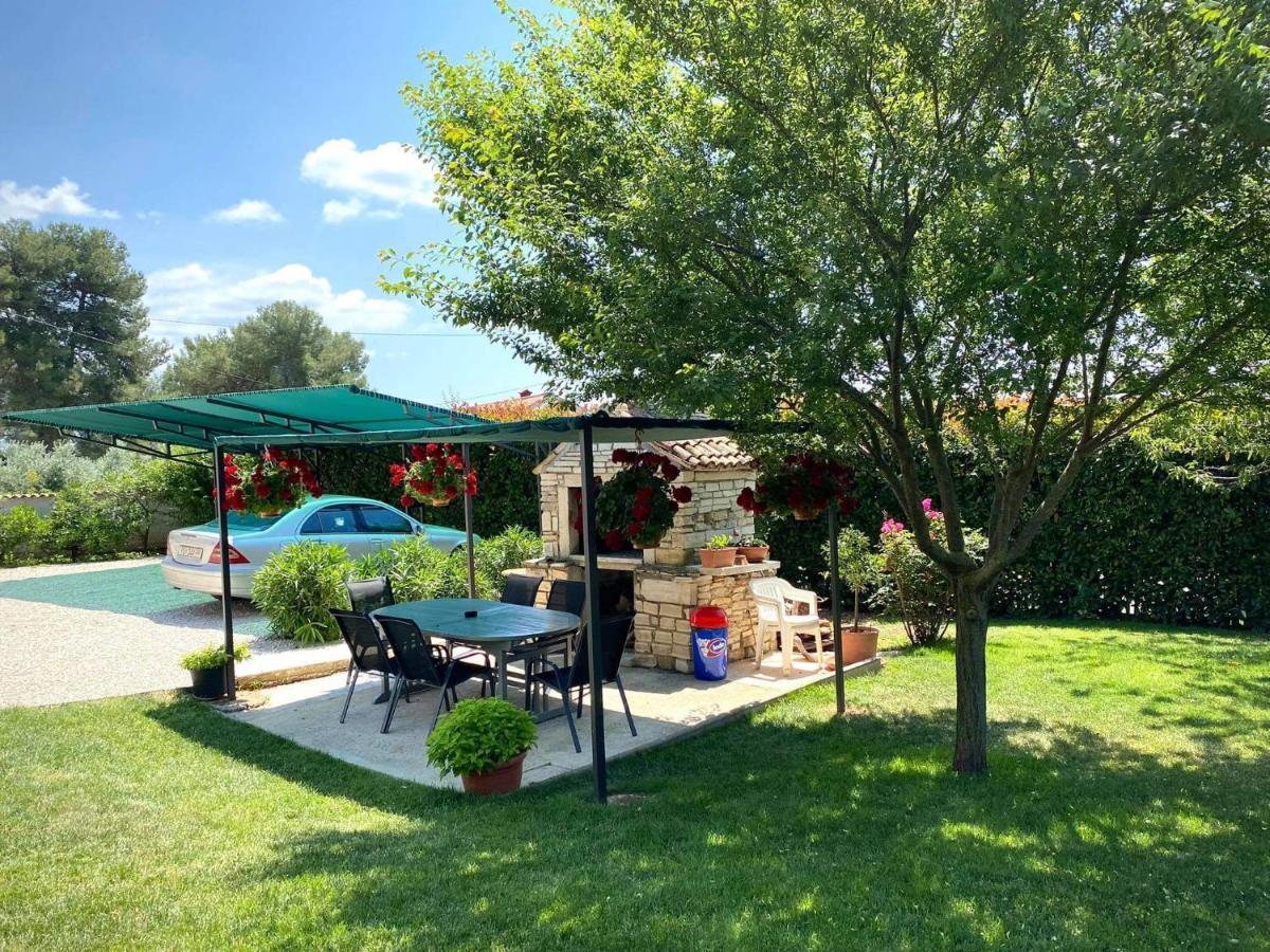 Apartman Luna Sveti Lovrec Pazenaticki Exterior foto