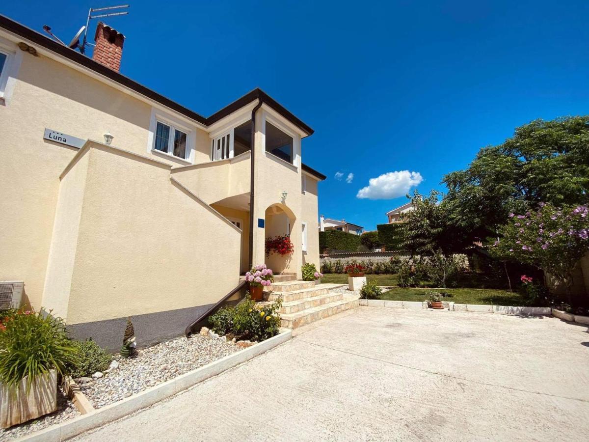 Apartman Luna Sveti Lovrec Pazenaticki Exterior foto