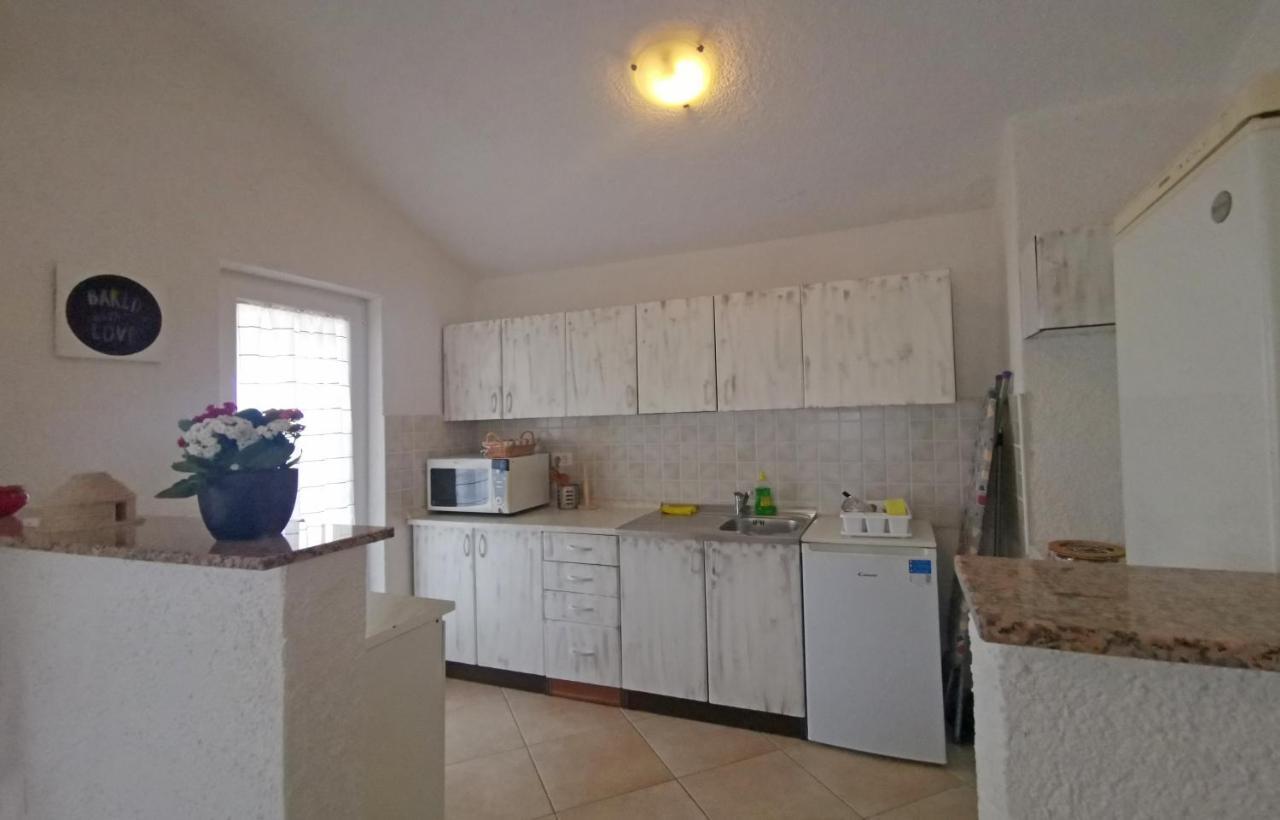 Apartman Luna Sveti Lovrec Pazenaticki Exterior foto