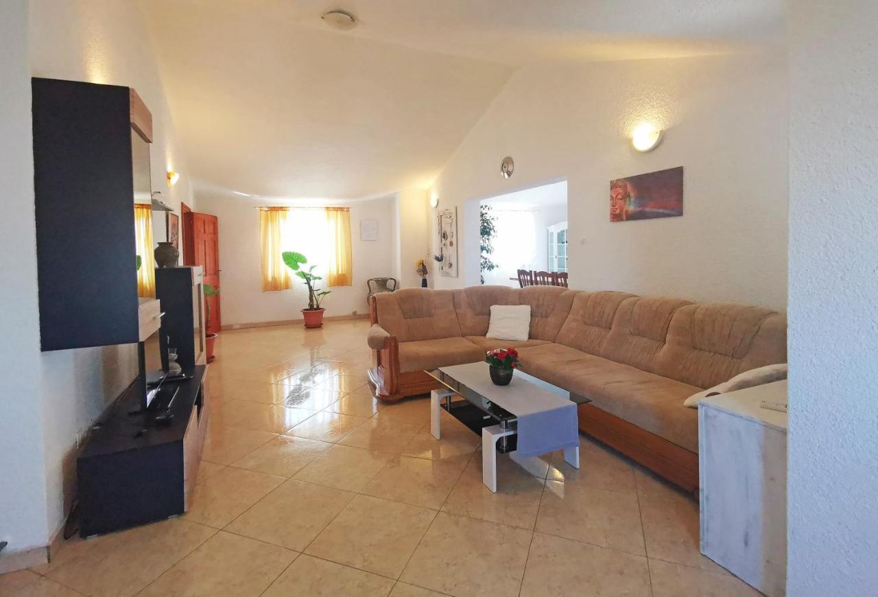 Apartman Luna Sveti Lovrec Pazenaticki Exterior foto