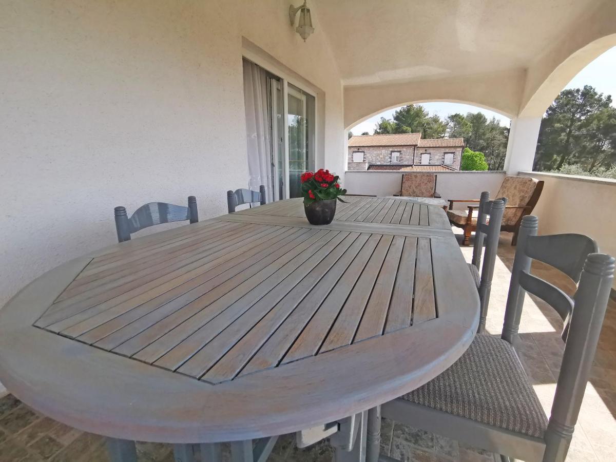Apartman Luna Sveti Lovrec Pazenaticki Exterior foto
