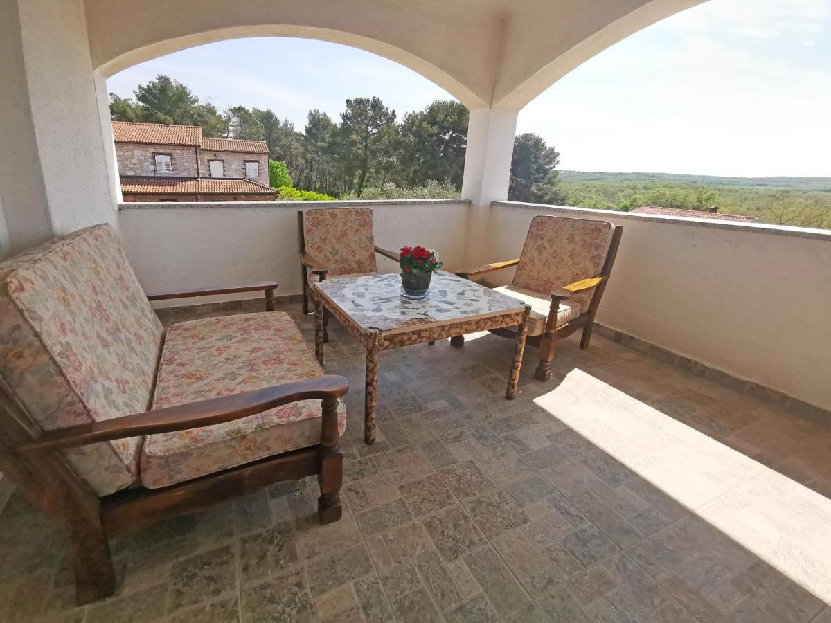 Apartman Luna Sveti Lovrec Pazenaticki Exterior foto