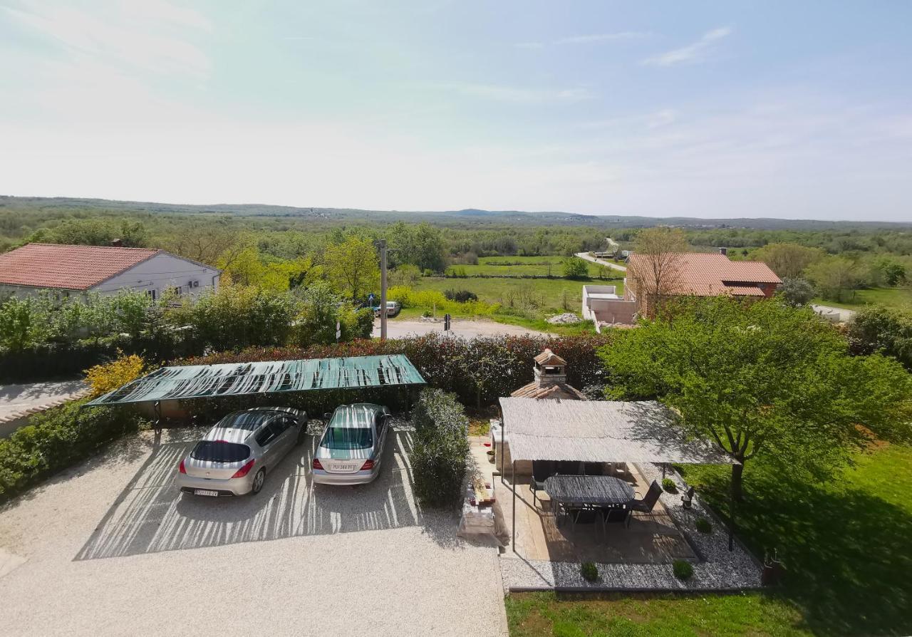 Apartman Luna Sveti Lovrec Pazenaticki Exterior foto