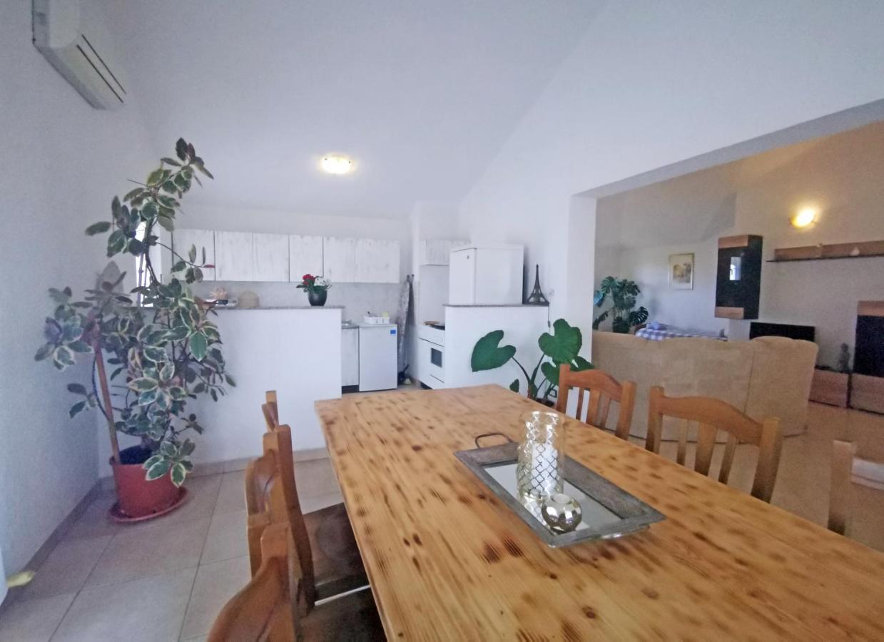 Apartman Luna Sveti Lovrec Pazenaticki Exterior foto